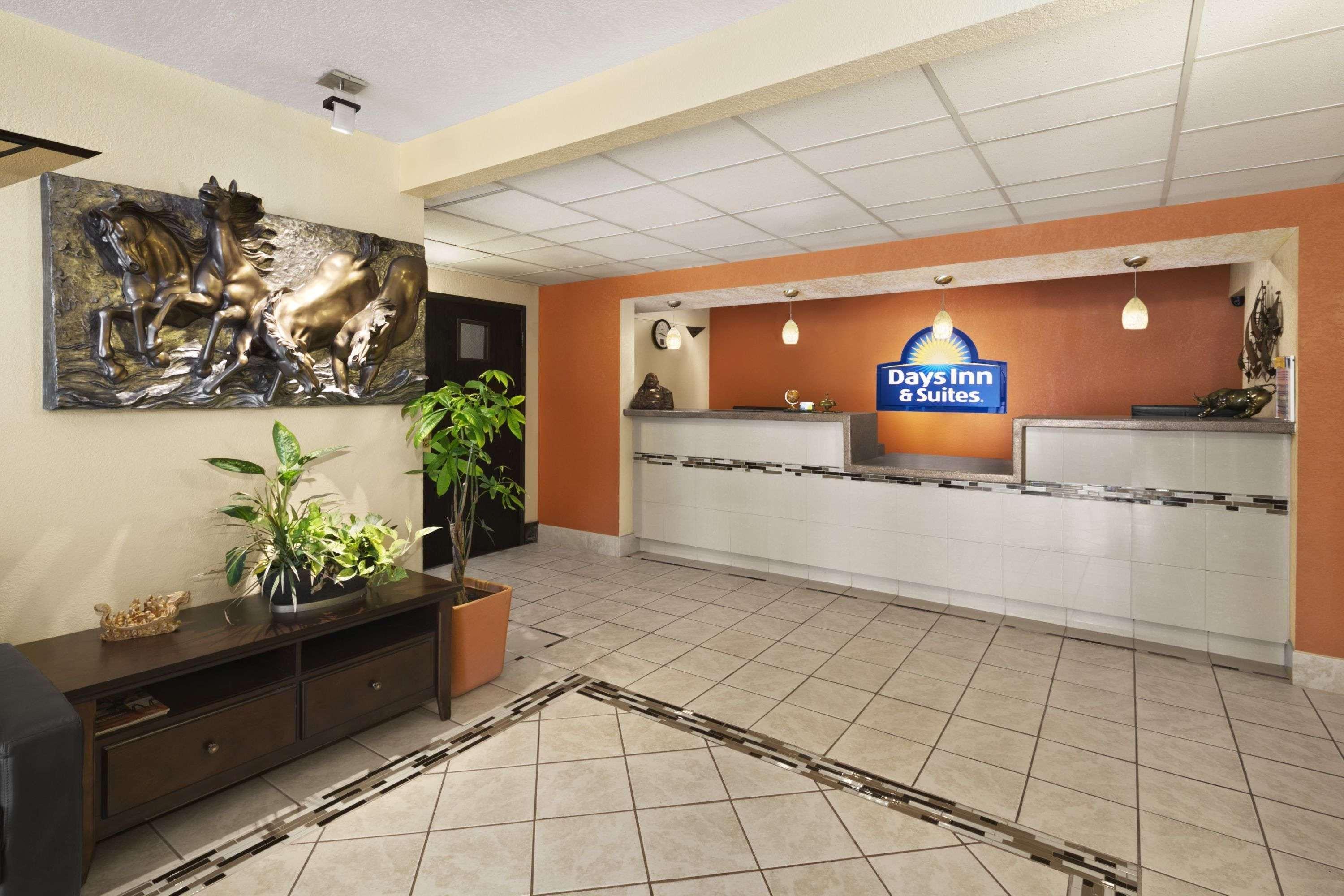 Days Inn & Suites By Wyndham Stevens Point Exteriör bild