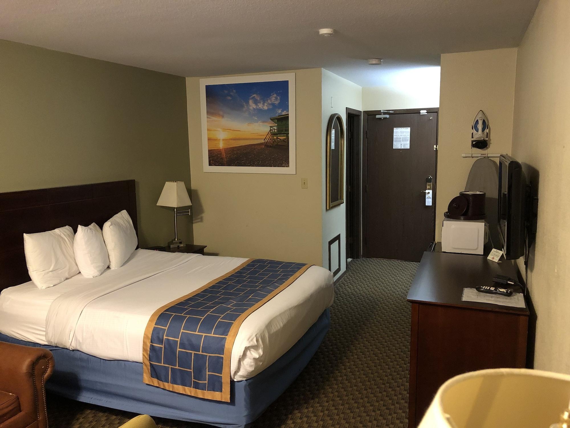Days Inn & Suites By Wyndham Stevens Point Exteriör bild
