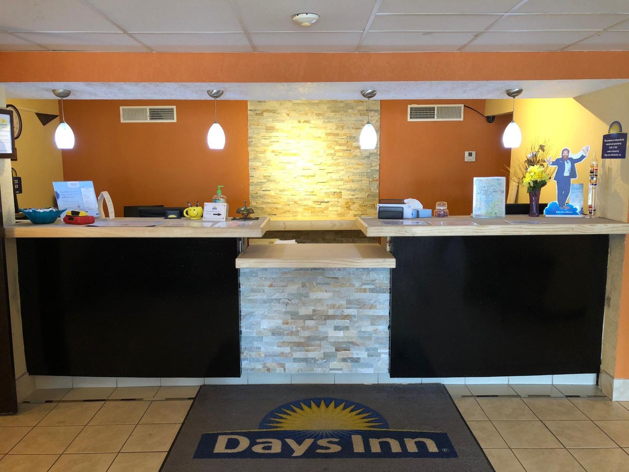 Days Inn & Suites By Wyndham Stevens Point Exteriör bild