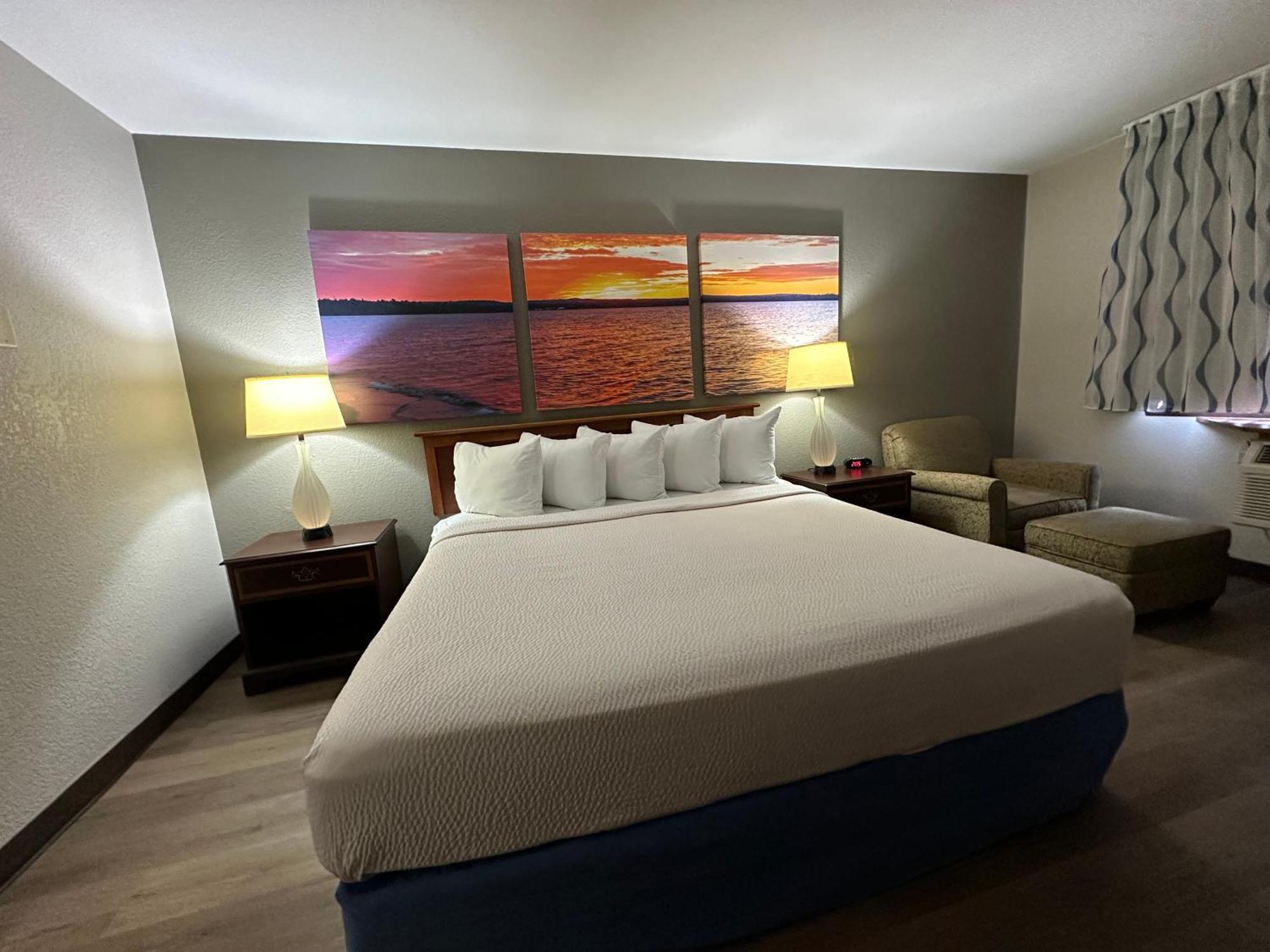 Days Inn & Suites By Wyndham Stevens Point Exteriör bild