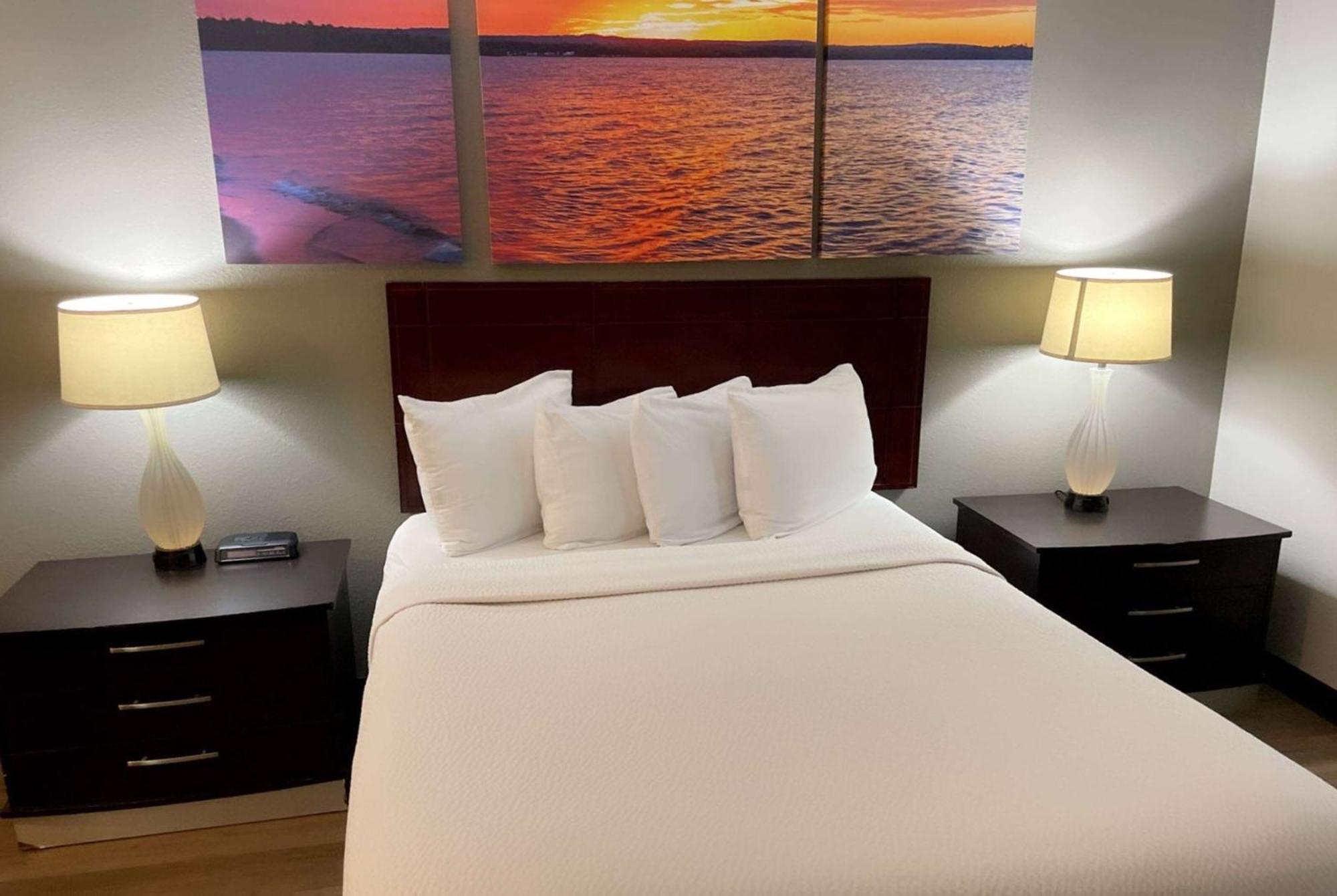 Days Inn & Suites By Wyndham Stevens Point Exteriör bild
