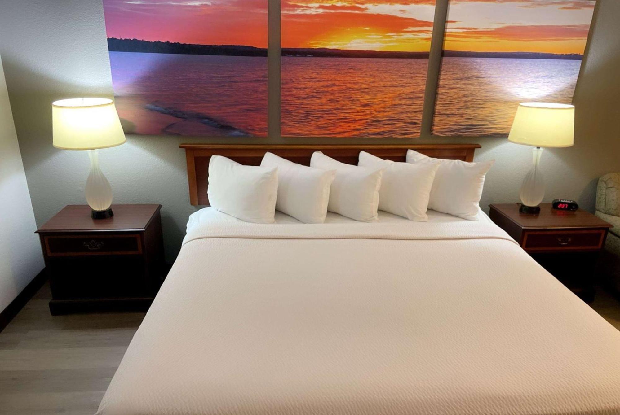 Days Inn & Suites By Wyndham Stevens Point Exteriör bild
