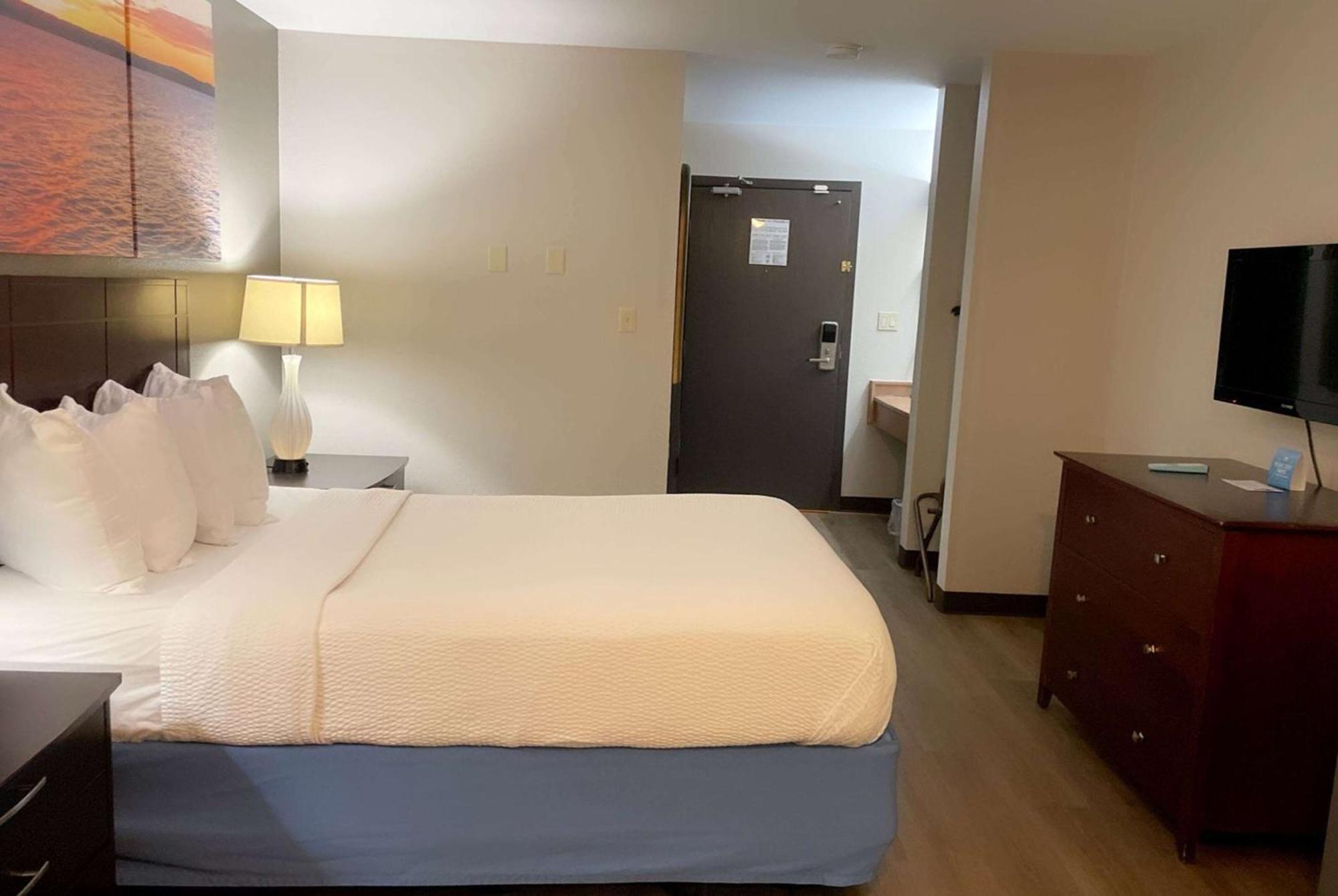 Days Inn & Suites By Wyndham Stevens Point Exteriör bild