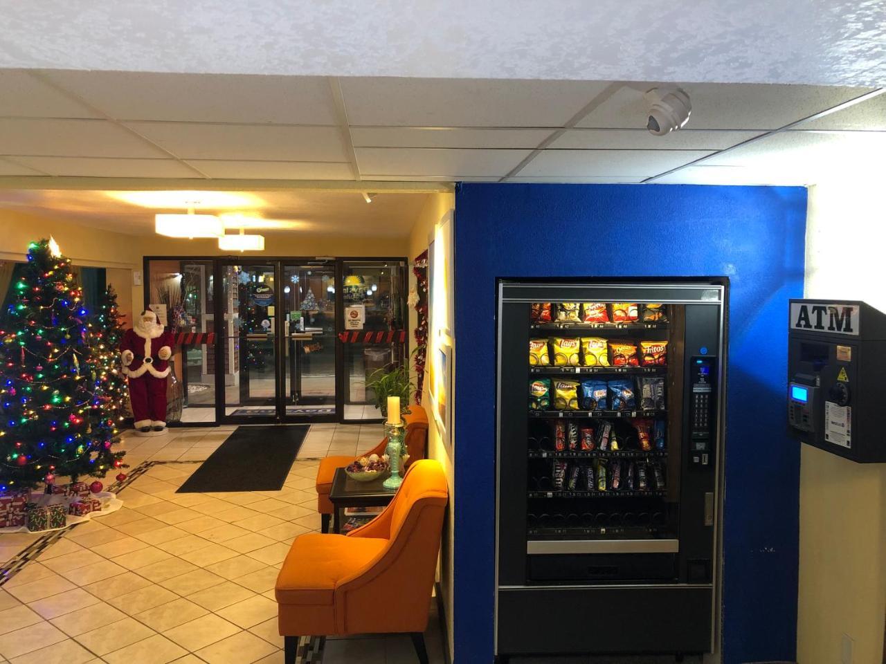 Days Inn & Suites By Wyndham Stevens Point Exteriör bild