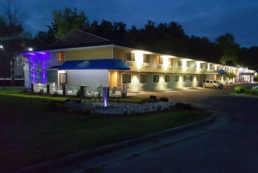 Days Inn & Suites By Wyndham Stevens Point Exteriör bild