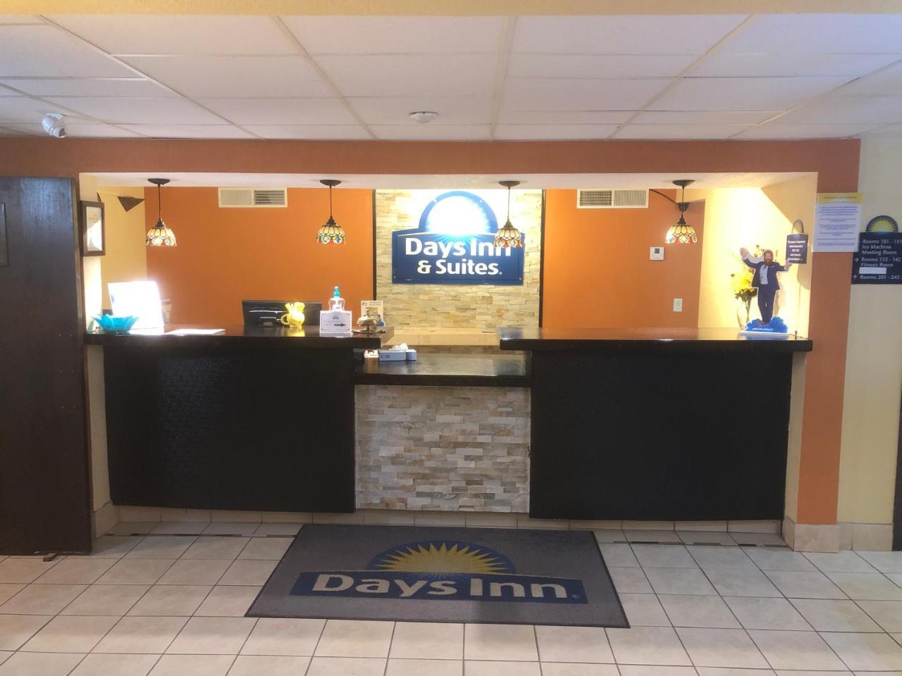 Days Inn & Suites By Wyndham Stevens Point Exteriör bild