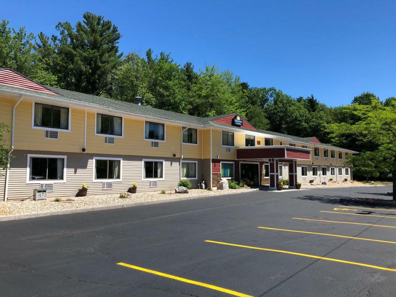 Days Inn & Suites By Wyndham Stevens Point Exteriör bild
